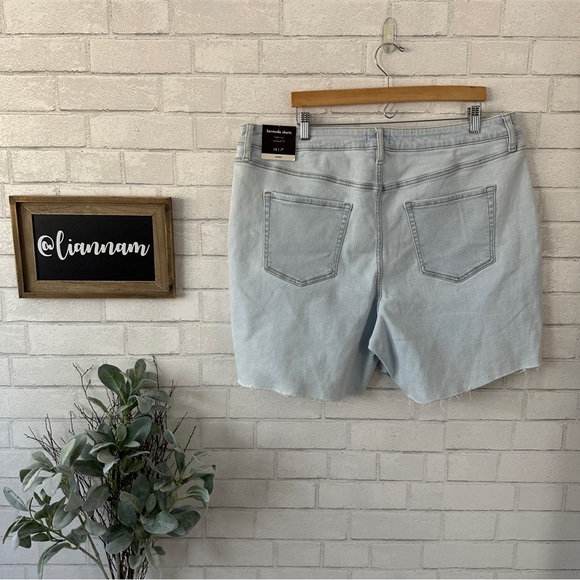 AVA & VIV Light Washed High-Rise Relaxed Fit Bermuda Shorts - Picture 5 of 9